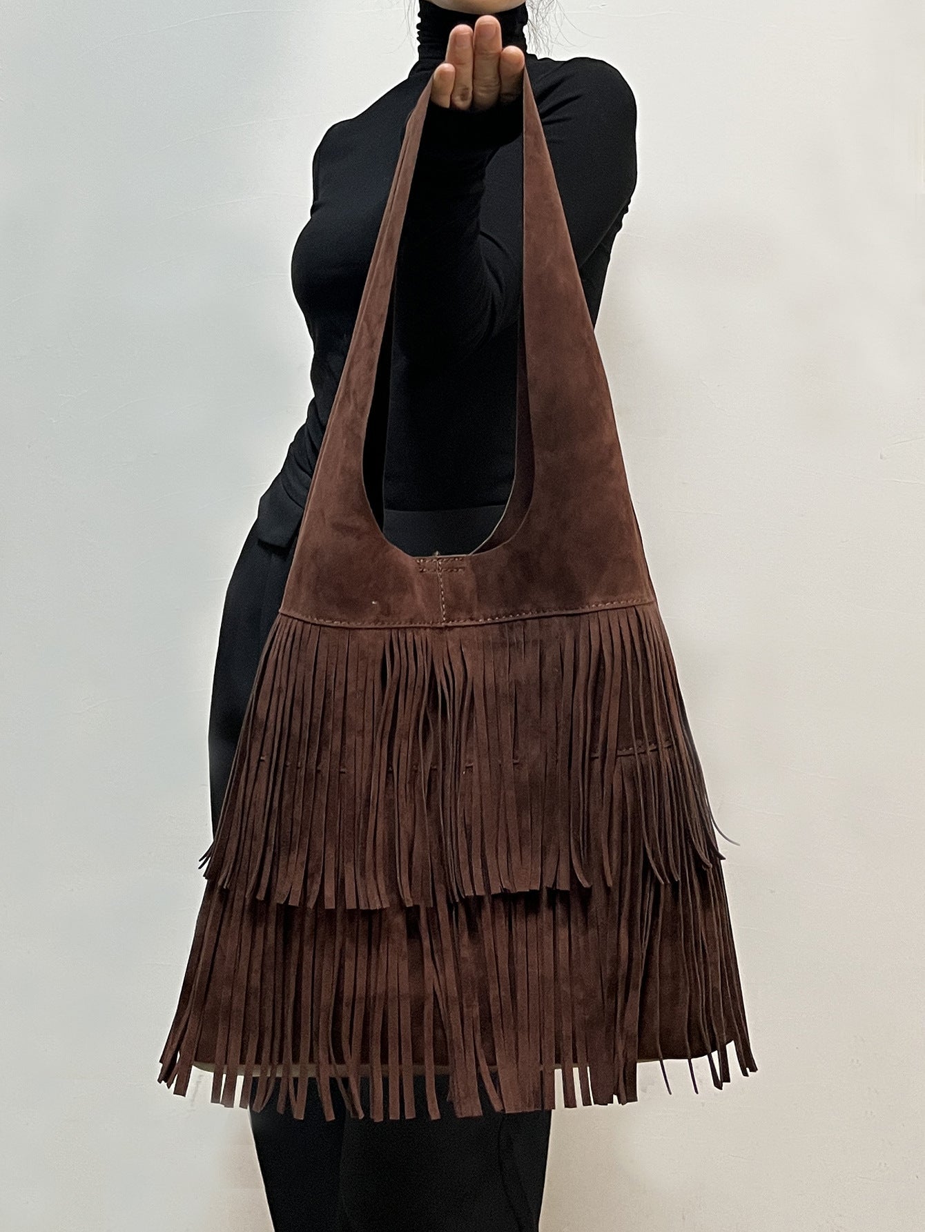 Sophia-Bolso grande retro de ante color café con borlas, de estilo versátil