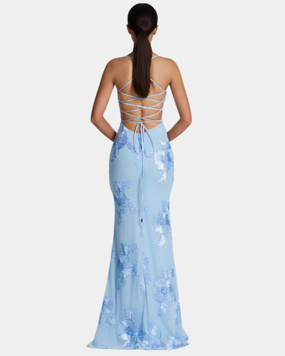 Lourdes- Elegancia exuberante