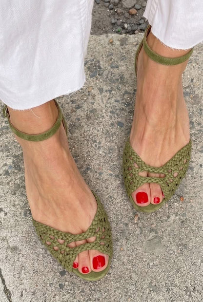 Sandalias trenzadas doradas