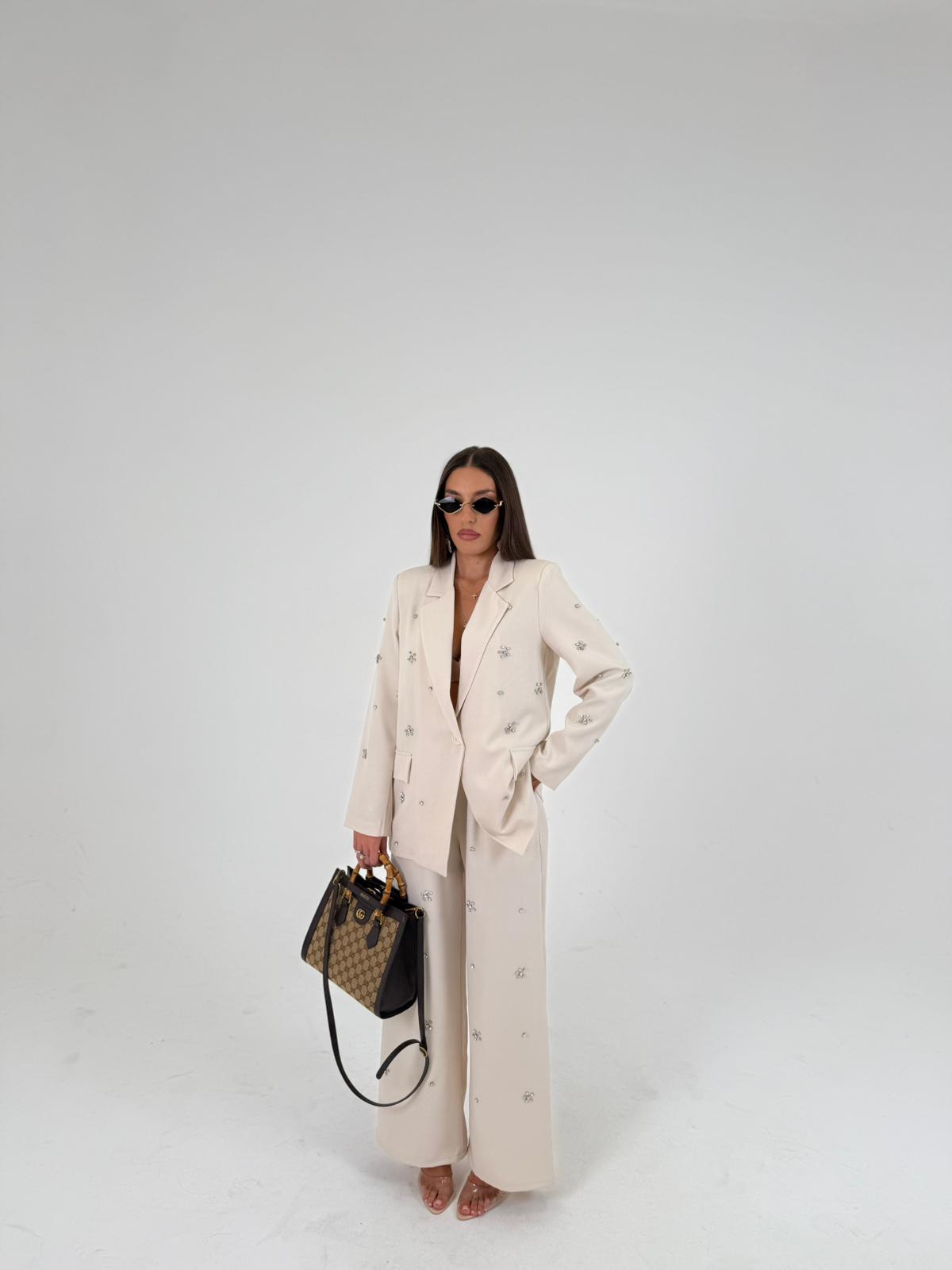 KATIA - Conjunto de chaqueta y pantalón con detalles de piedras