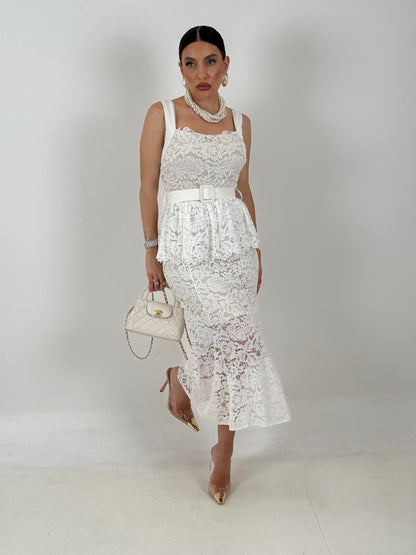 Alejandra - Vestido de encaje con volante y cinturón extraíble