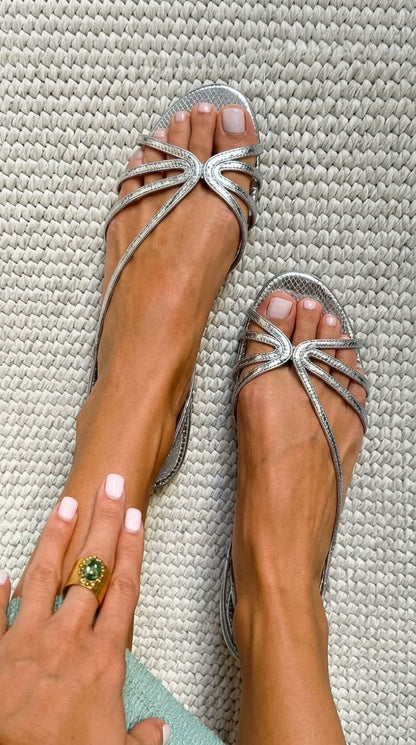 Sandalias Doradas, Elegancia Estival