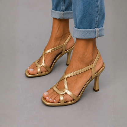 Sandalias Doradas, Encanto Veraniego