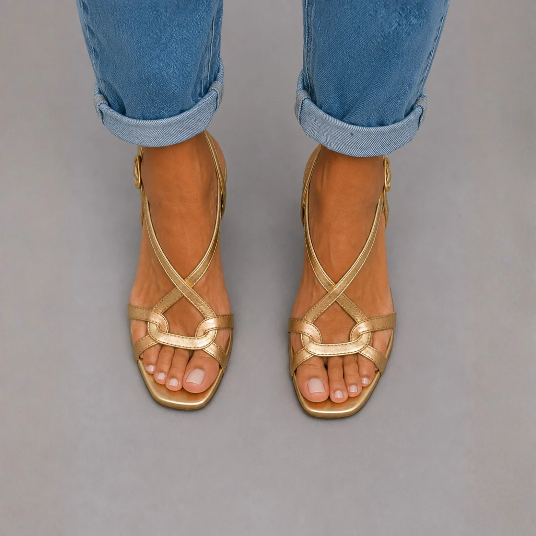 Sandalias Doradas, Encanto Veraniego