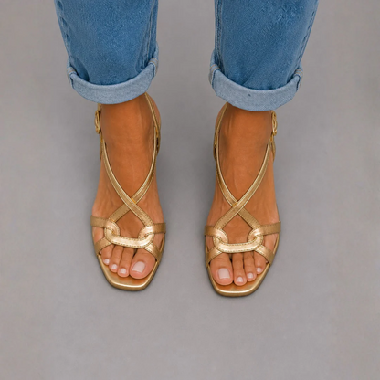 Sandalias Doradas, Encanto Veraniego