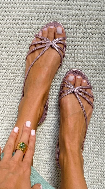 Sandalias Doradas, Elegancia Estival
