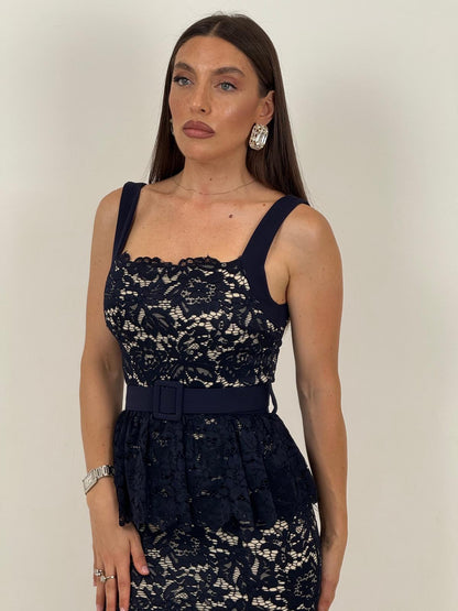 Alejandra - Vestido de encaje con volante y cinturón extraíble