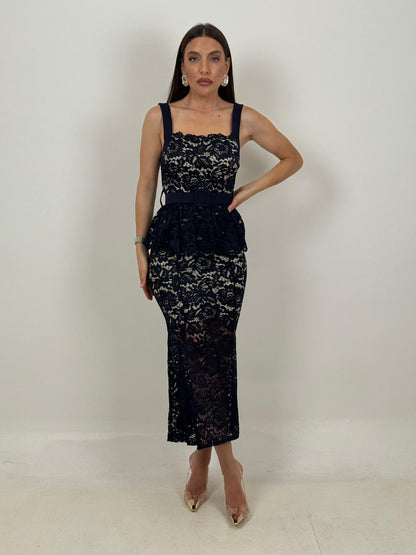 Alejandra - Vestido de encaje con volante y cinturón extraíble